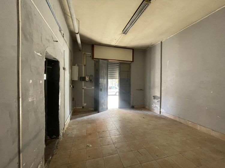Negozio in vendita, via Cavalieri di Vittorio Veneto  36, Arzano