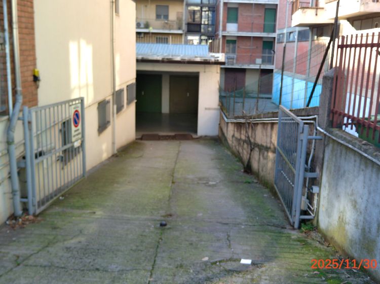 Box / Garage in vendita, viale Montello  13, Centro storico, Mantova