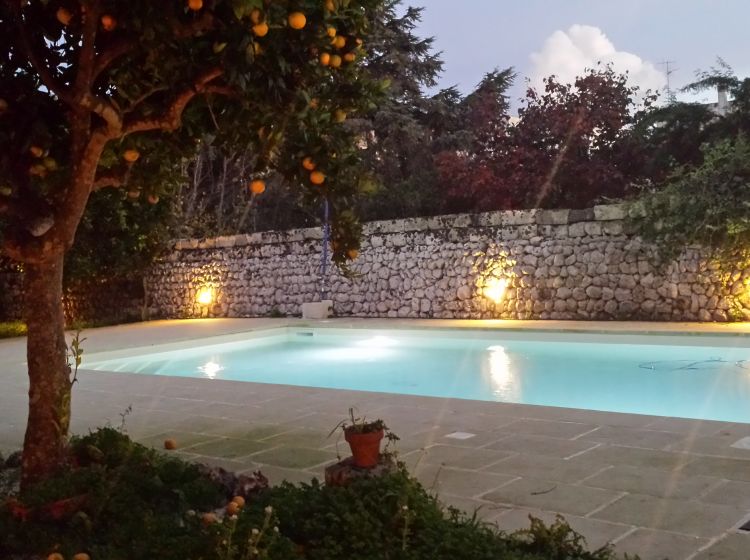 Albergo in vendita, via Congregazione  23, Spongano