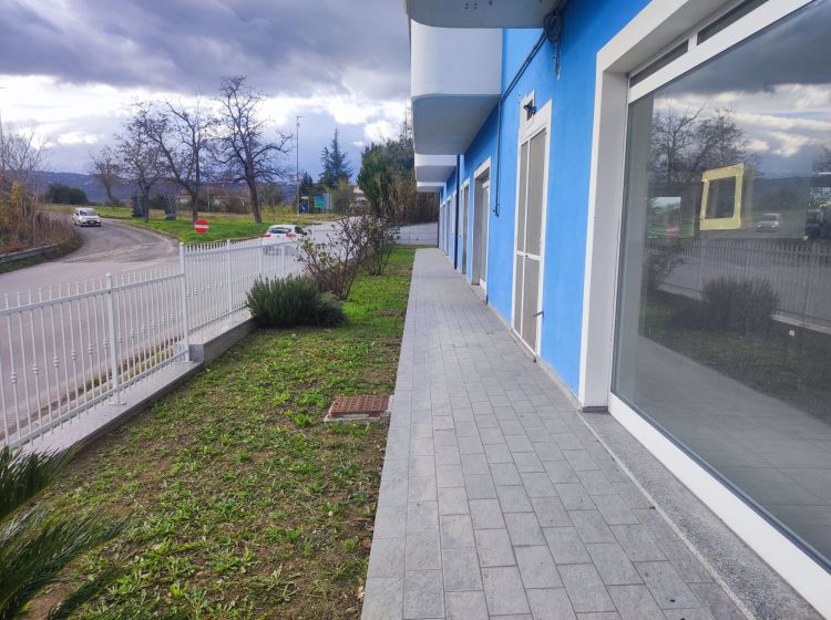 Negozio in affitto, via del Villino, Alanno Scalo, Alanno