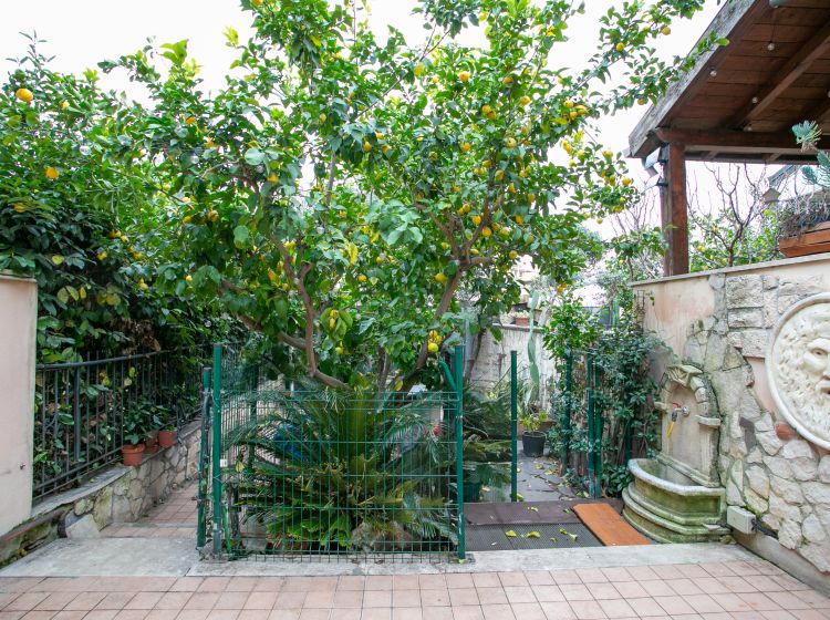 Villa in vendita, viale Valle dell'Aniene  10, Marco Simone, Guidonia Montecelio