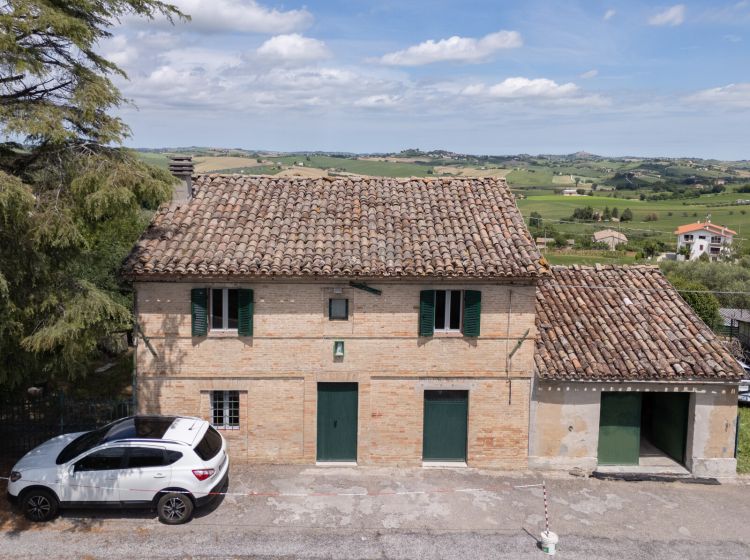 Casale in vendita, Frazione Montale  136, Arcevia
