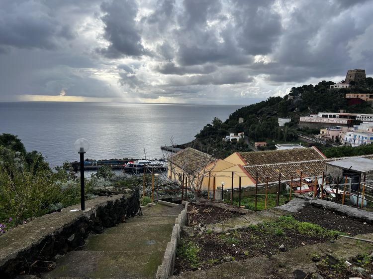 Stabile o palazzo in vendita, Largo gran guardia n.4 Ustica 90051, Ustica