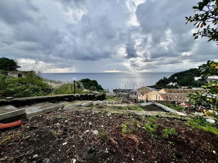Stabile o palazzo in vendita, Largo gran guardia n.4 Ustica 90051, Ustica