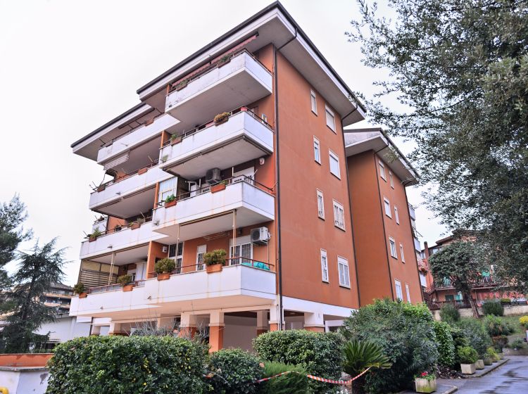 Trilocale in vendita, via Dorzano  27, Casalotti, Roma