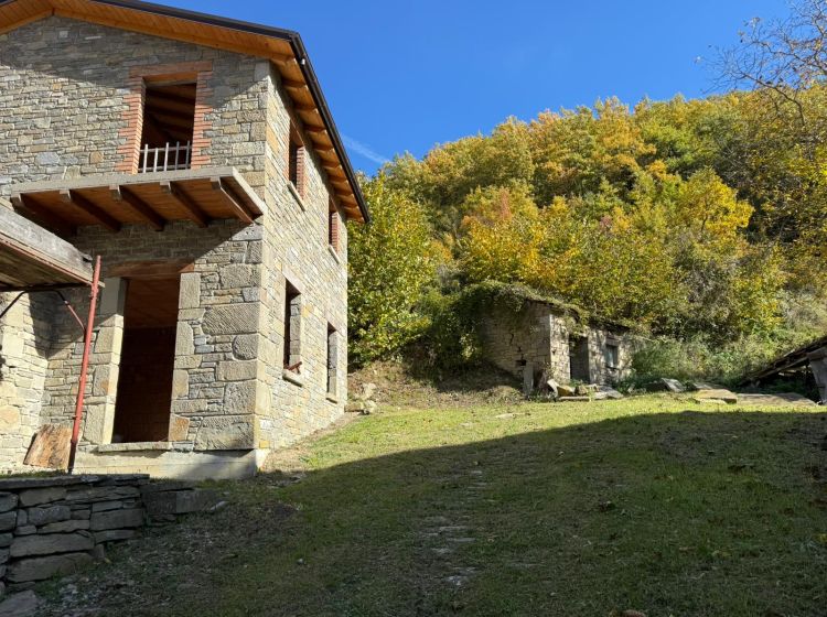 Casale in vendita, Località Trombetta, Bardi