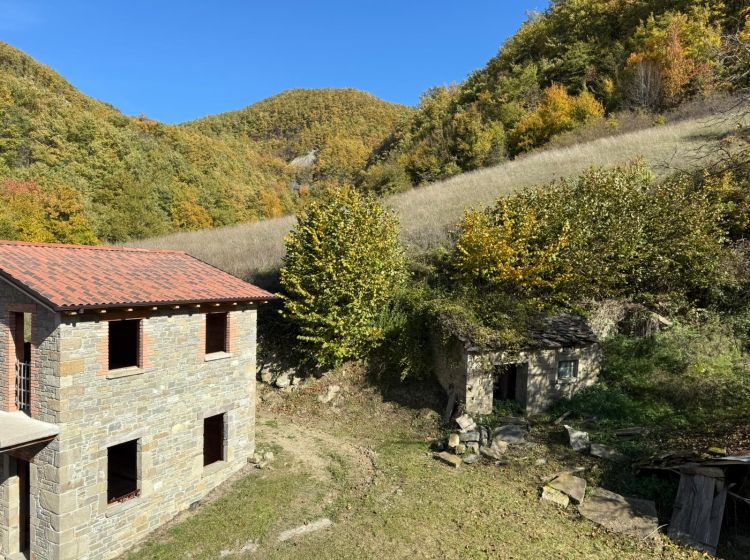 Casale in vendita, Località Trombetta, Bardi