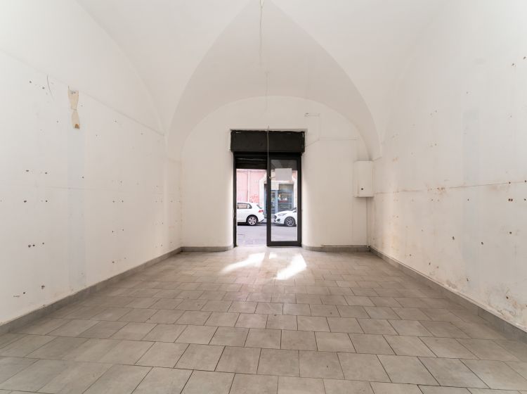 Negozio in vendita, via Giuseppe Garibaldi  161, Centro Storico, Catania