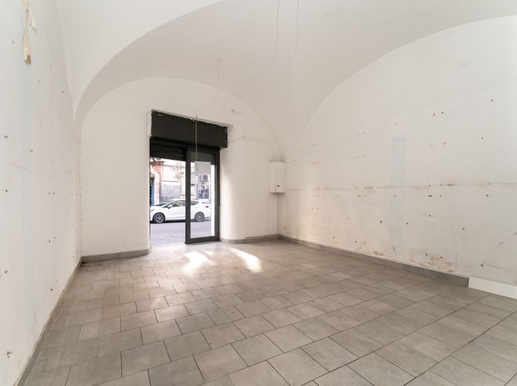 Negozio in vendita, via Giuseppe Garibaldi  161, Centro Storico, Catania