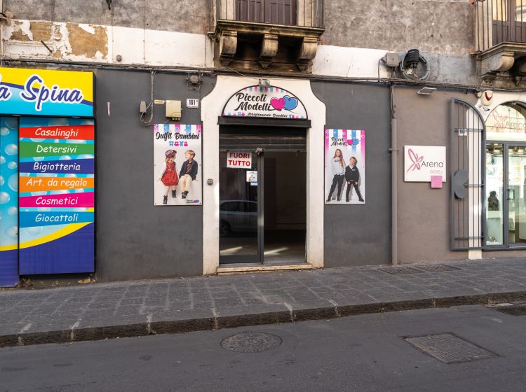 Negozio in vendita, via Giuseppe Garibaldi  161, Centro Storico, Catania