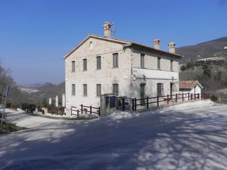 Casa colonica in vendita, Frazione Costa  123, Arcevia