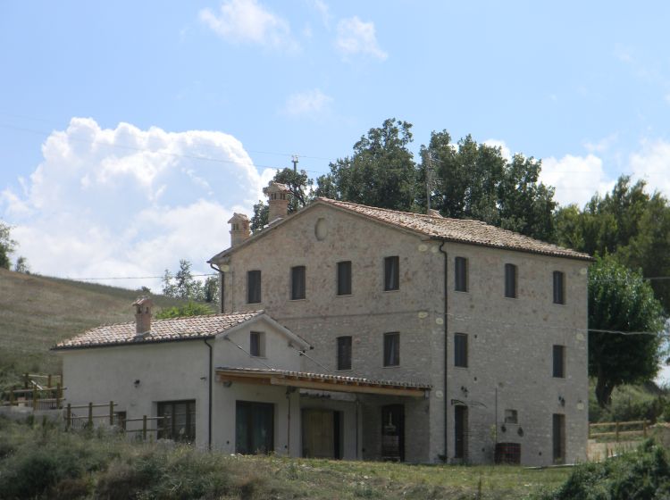 Casa colonica in vendita, Frazione Costa  123, Arcevia
