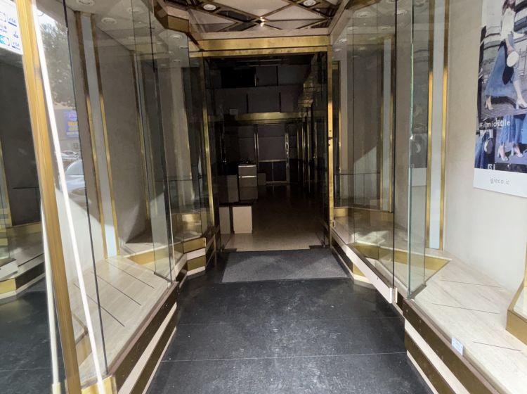 Negozio in affitto, via Appia Nuova  109, Re di Roma, Roma