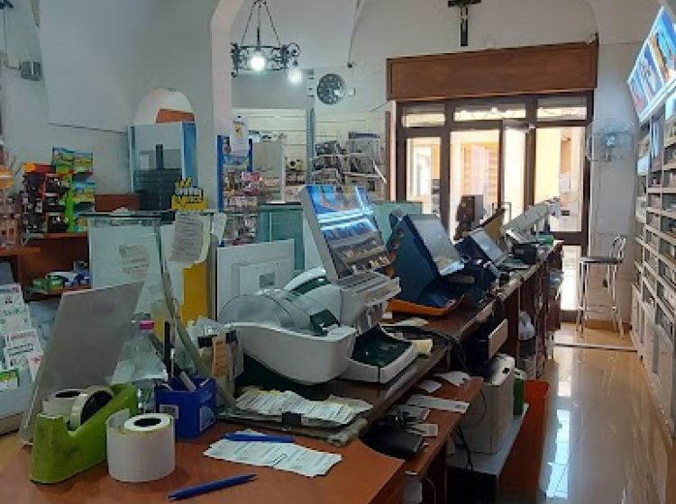 Attività / Licenza in vendita, via Roma  234, Alezio