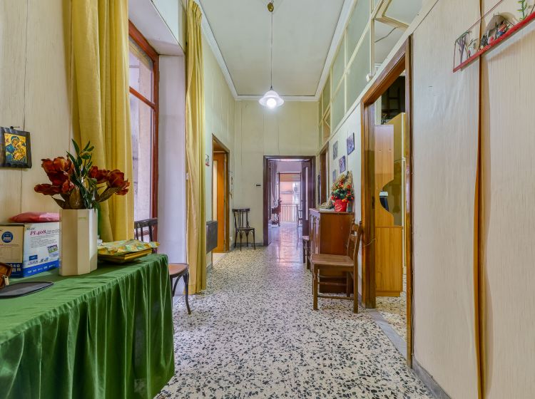 Appartamento in vendita, via Sant'Antonio Abate, Centro, Napoli