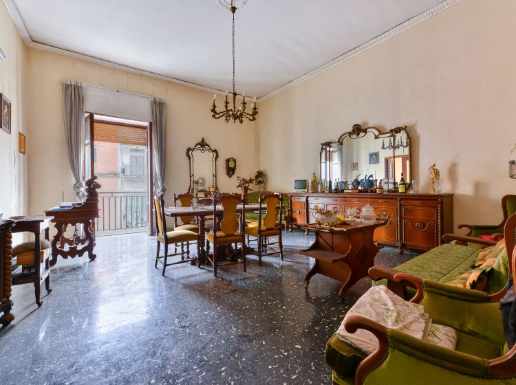 Appartamento in vendita, via Sant'Antonio Abate, Centro, Napoli