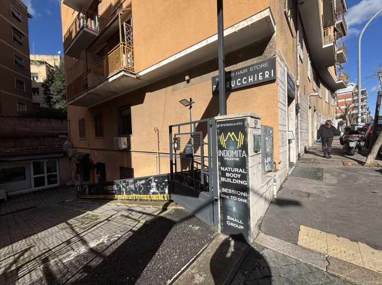 Negozio in affitto, via Graziano  11, Baldo degli Ubaldi, Roma