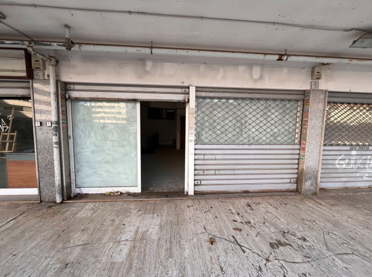 Negozio in vendita, Largo Virgilio Brocchi  5, Montagnola, Roma