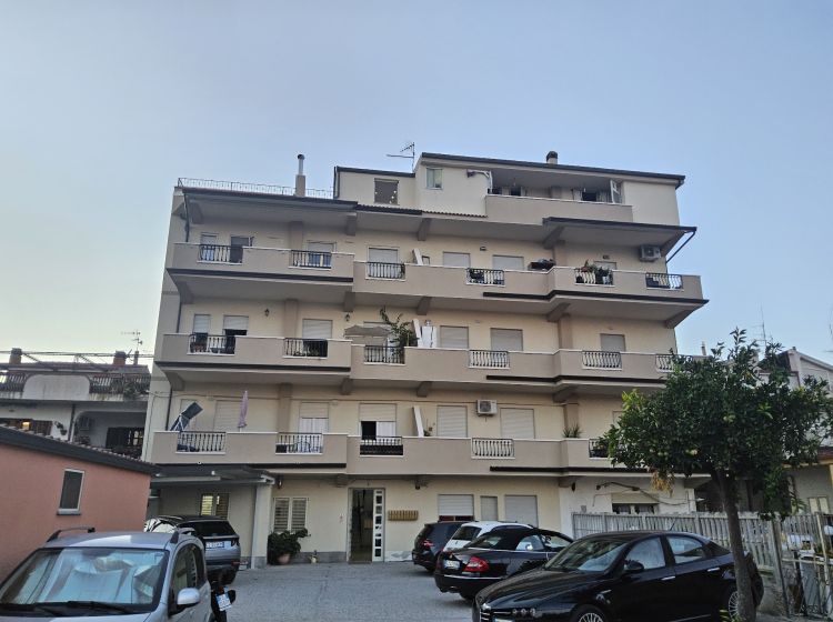 Trilocale in vendita, via Aguglia I, Caulonia