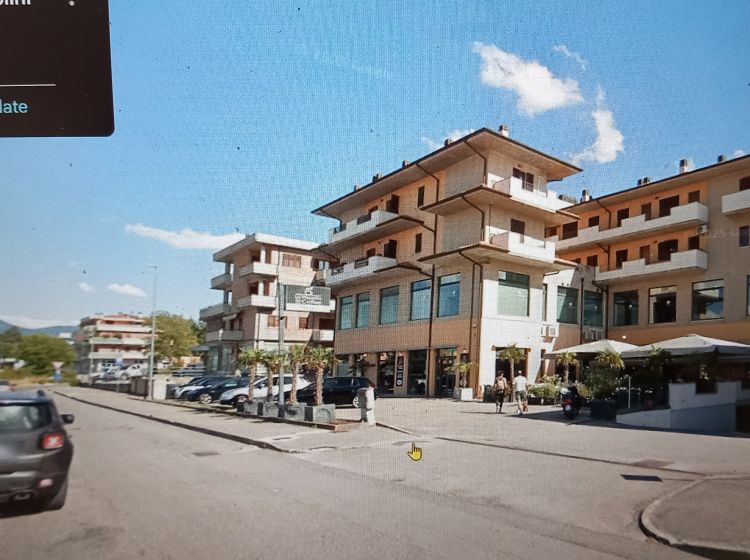 Magazzino o deposito in vendita, via Giacomo Brodolini  30, Fabriano