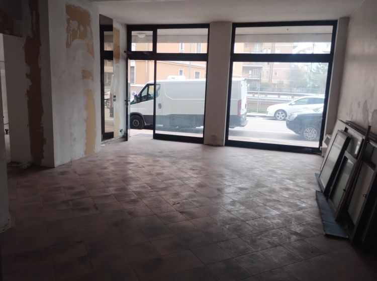 Negozio in vendita, via W.A Mozart, Valletta Valsecchi, Mantova