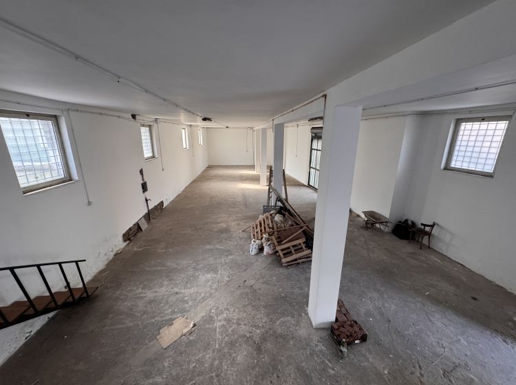 Magazzino o deposito in vendita, via Vittorio Alpe, Trigoria, Roma