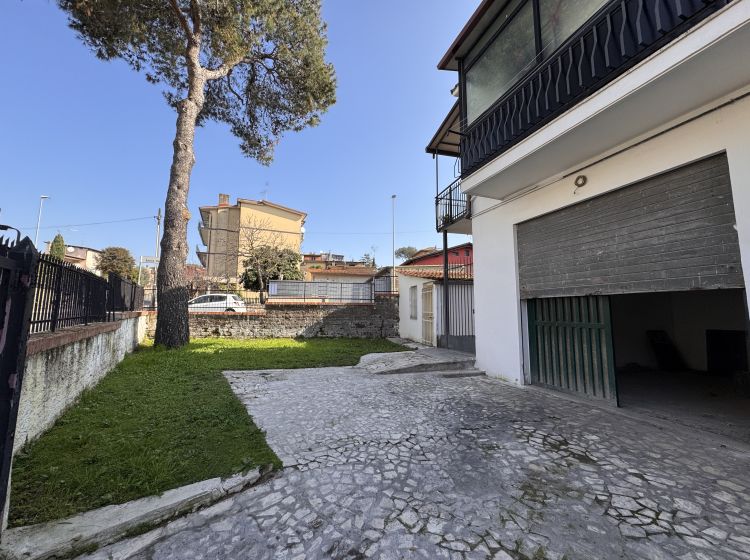 Magazzino o deposito in vendita, via Vittorio Alpe, Trigoria, Roma