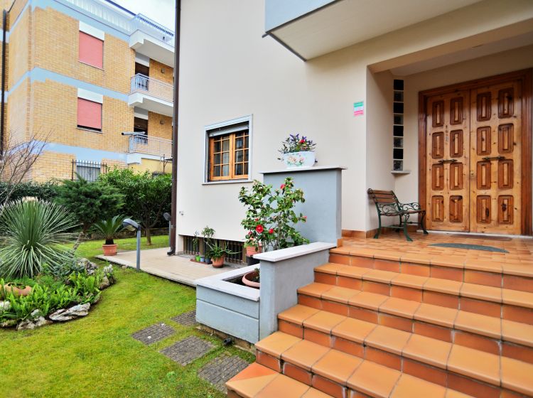 Villa in vendita, via Ombrone  5, Centro, Latina