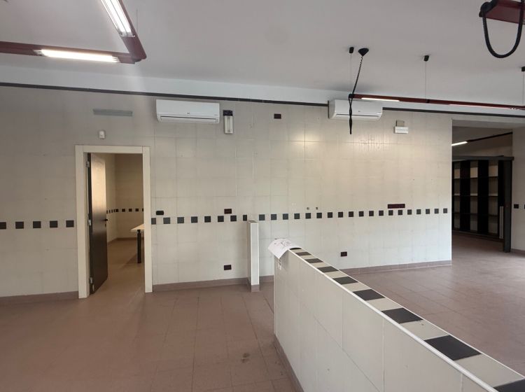 Negozio in affitto, via Cremonese, Ospedale, Parma