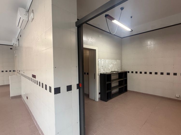 Negozio in affitto, via Cremonese, Ospedale, Parma