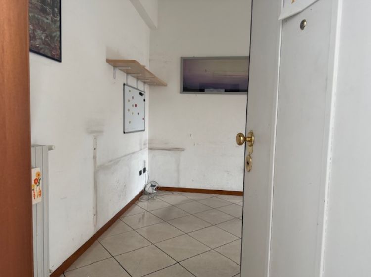 Capannone in affitto, Largo Remo Coen, Ospedale, Parma