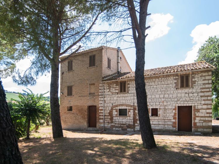 Casale in vendita, Frazione Magnadorsa  122, Arcevia