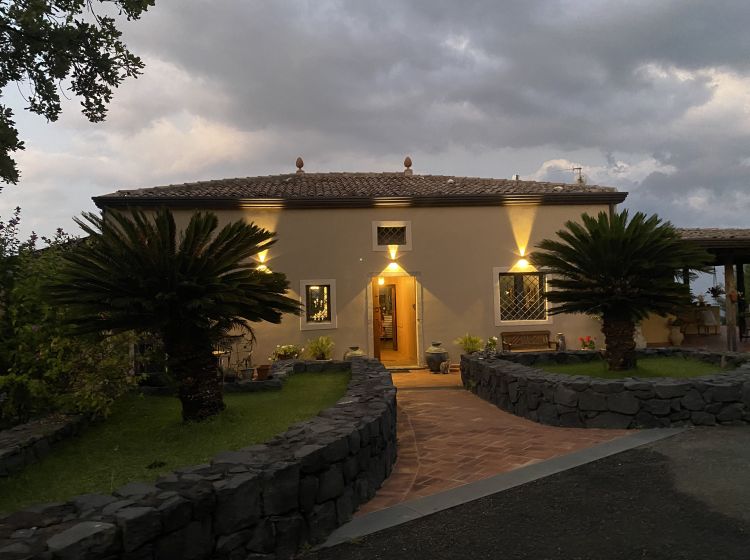 Casale in vendita, via Millicucco, Piedimonte Etneo