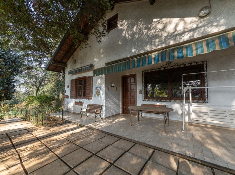 Villa in vendita, viale Grigna  28, Camparada