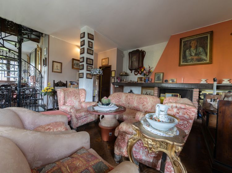 Villa in vendita, viale Grigna  28, Camparada