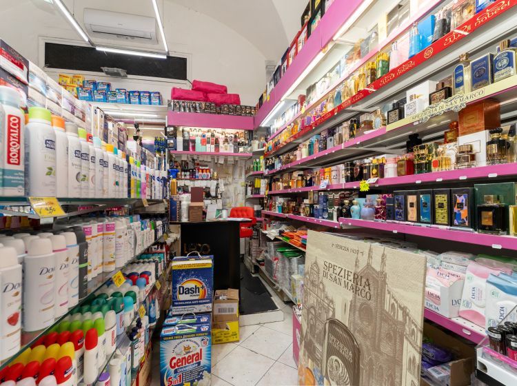 Negozio in vendita, via Francesco Crispi  208, Tribunale, Catania