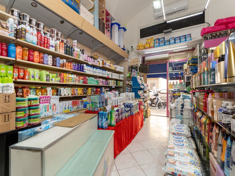 Negozio in vendita, via Francesco Crispi  208, Tribunale, Catania