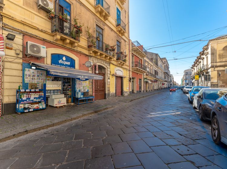 Negozio in vendita, via Francesco Crispi  208, Tribunale, Catania