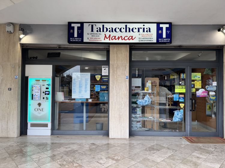 Attività / Licenza in vendita, viale Aldo Moro  33, Stadio, Lecce