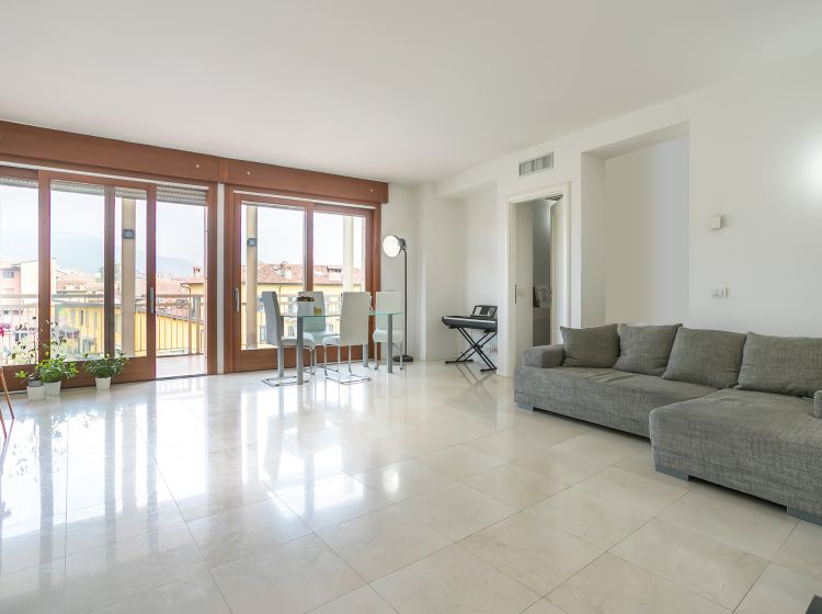 Quadrilocale in vendita, via Madonna della Neve  5, Borgo Palazzo, Bergamo