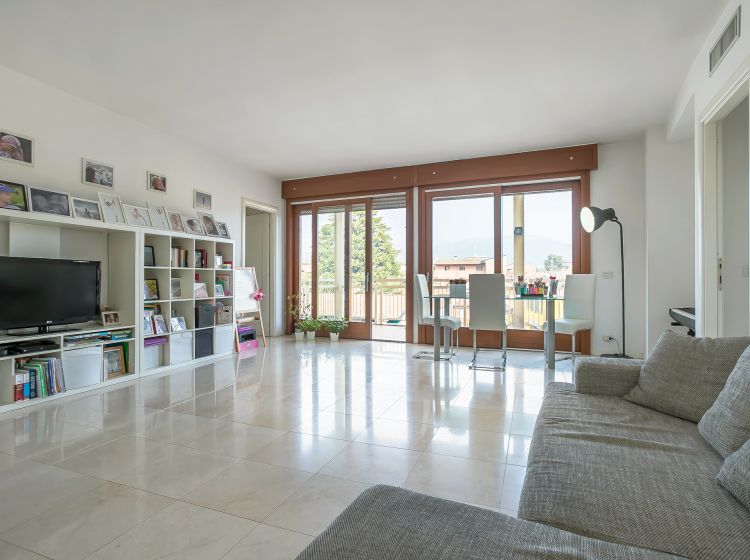 Quadrilocale in vendita, via Madonna della Neve  5, Borgo Palazzo, Bergamo