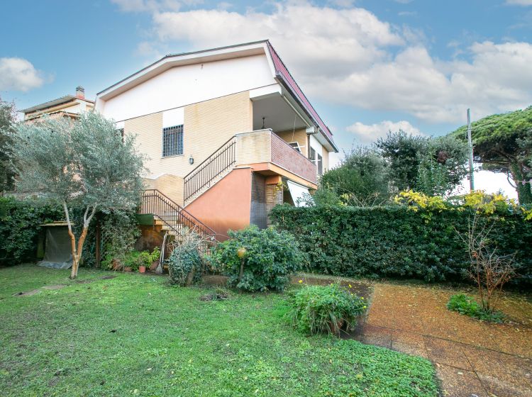 Villa in vendita, via Marotta  74, Fregene, Fiumicino