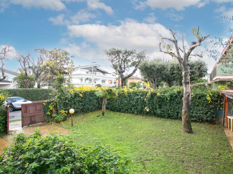 Villa in vendita, via Marotta  74, Fregene, Fiumicino