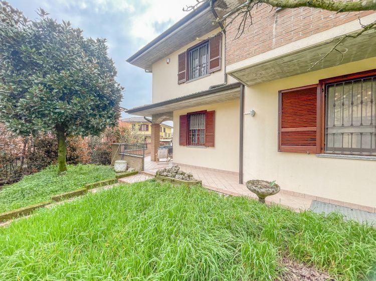 Villa in vendita, via Gabriele d'Annunzio  7, Salerano Sul Lambro