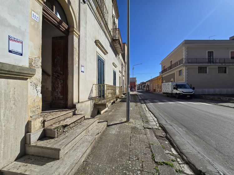 Appartamento in vendita, via Cavour  112, Salice Salentino