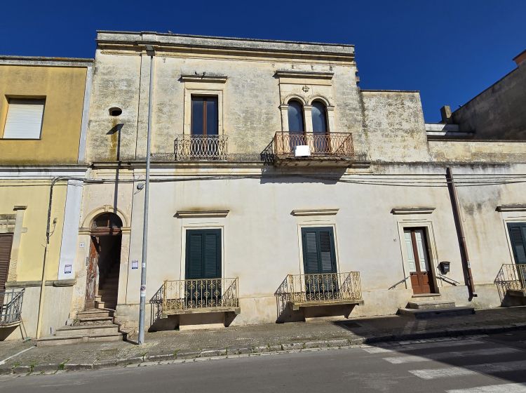 Appartamento in vendita, via Cavour  112, Salice Salentino