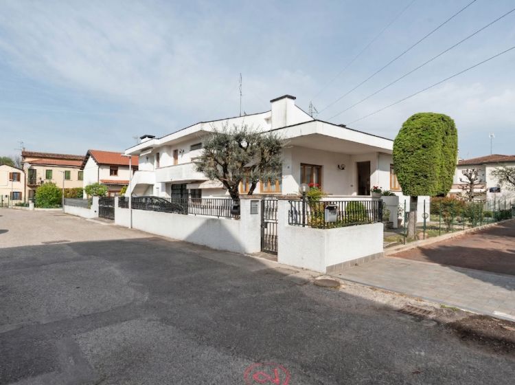 Villa in vendita, via I. Nievo  28, Roncaglia, Ponte San Nicolò