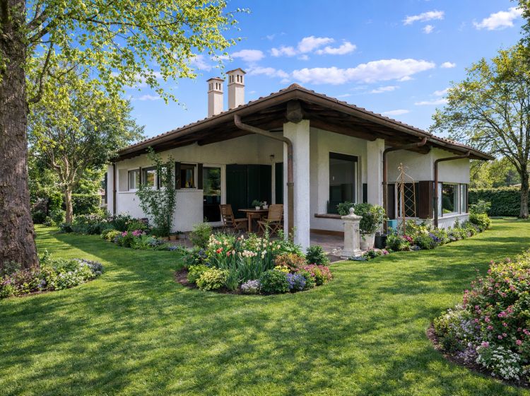 Villa in vendita, via Tagliamento  22, Seriate