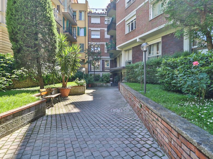 Bilocale in vendita, via Loderingo degli Andalò  3/2, Centro, Bologna