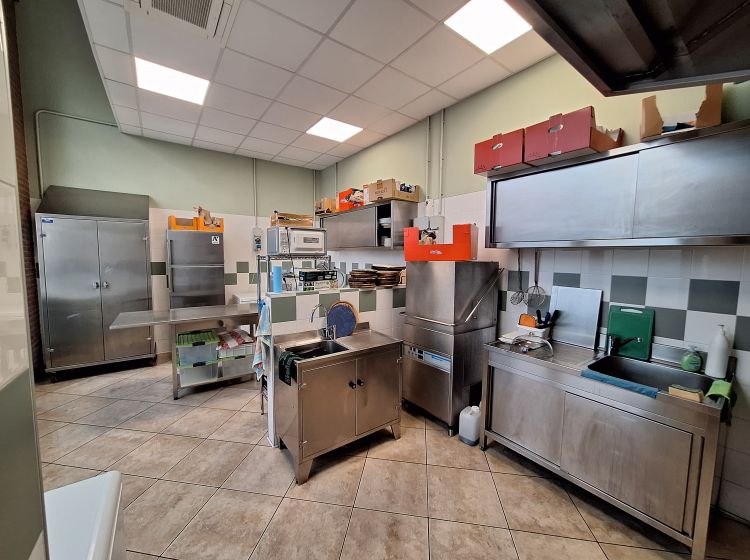 Attività / Licenza in vendita, via Vittorio Veneto, Langhirano